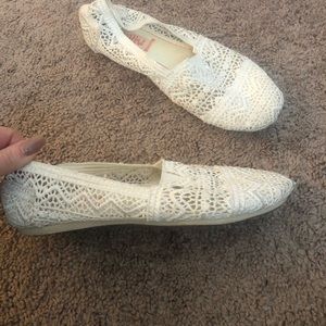 White lace flats